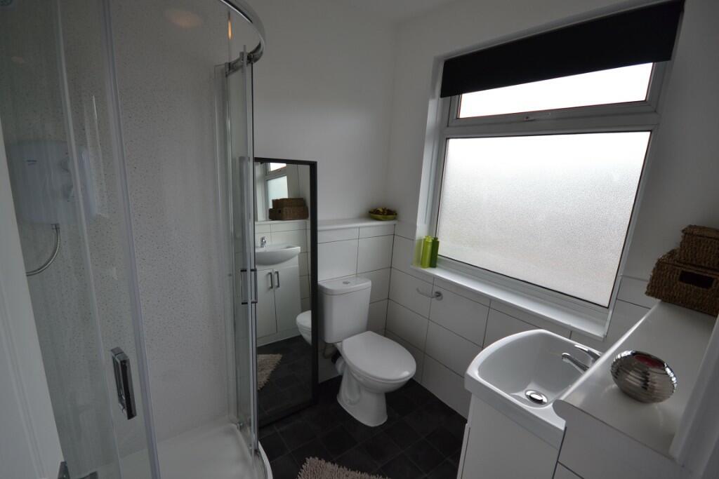 Bedroom 3 ensuite