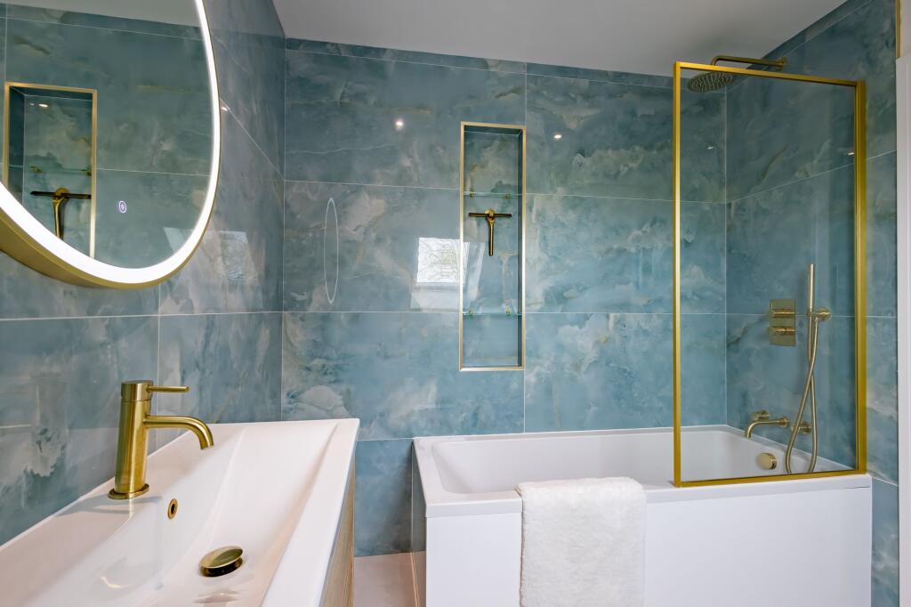 Bedrooms &amp; Bathrooms