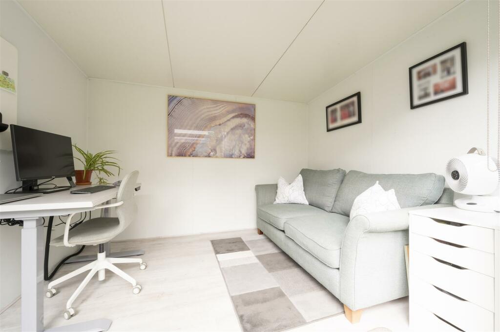 5b, Laurel Road ,7.jpg
