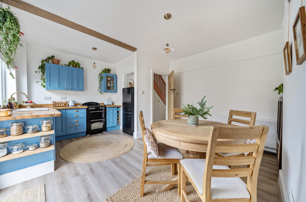 1357180-5-68d552d...