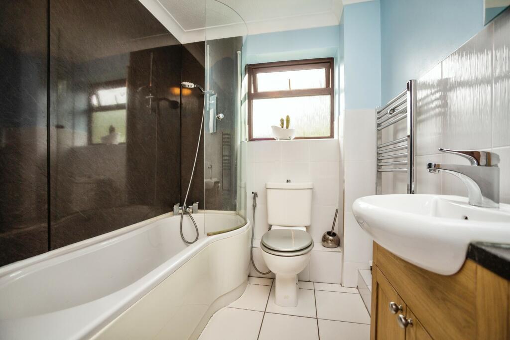 14 Bathroom