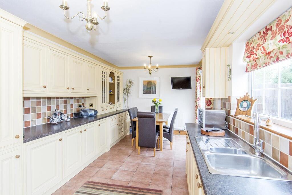 (Kitchen / Diner Photo Two)