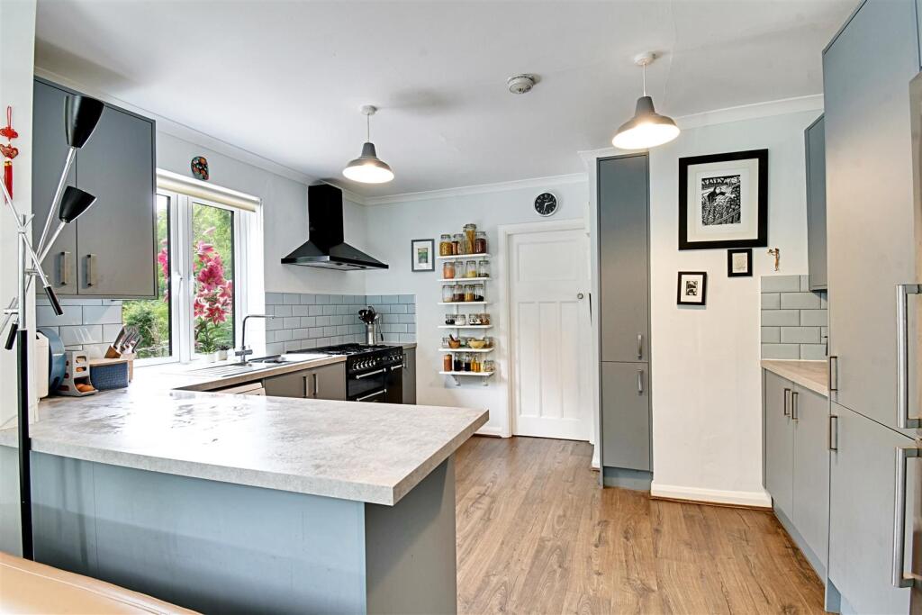 Kitchen 1.jpg