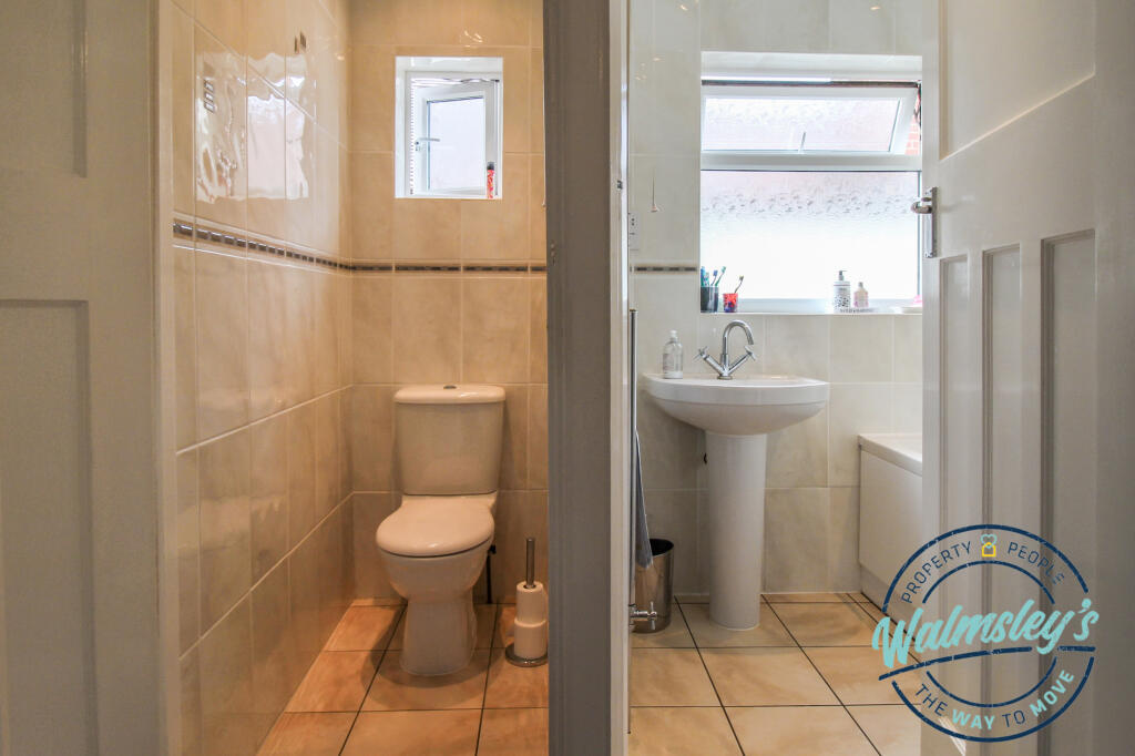 Bathroom &amp; separate wc