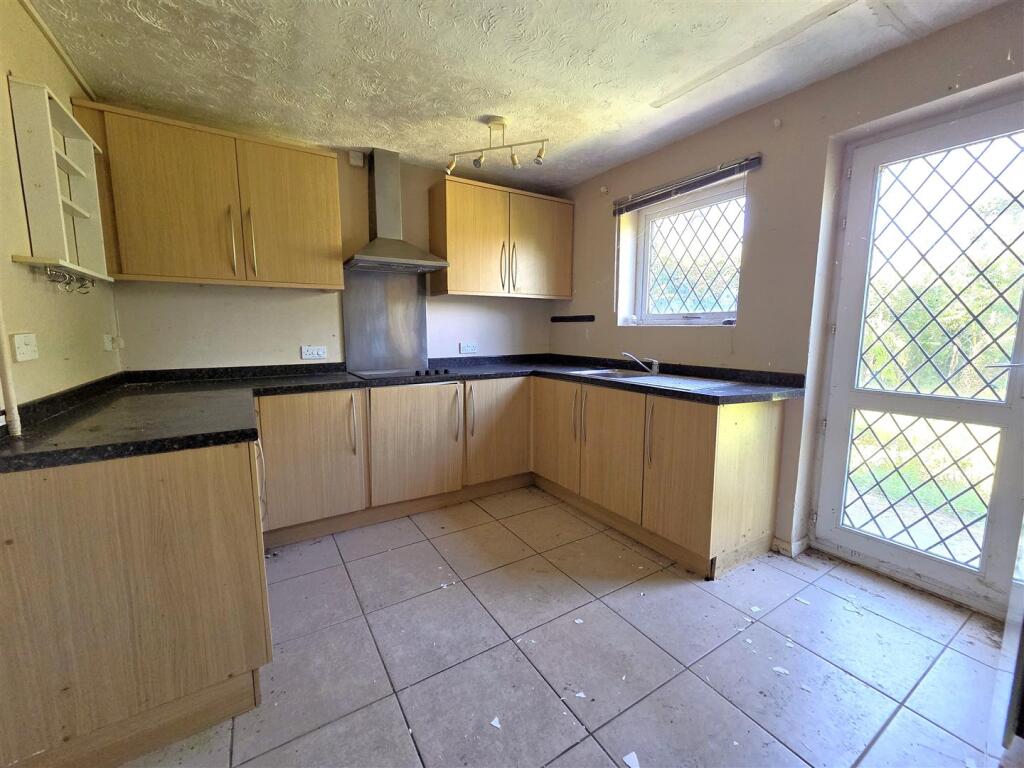 Mermaid Cottage - Kitchen.jpg