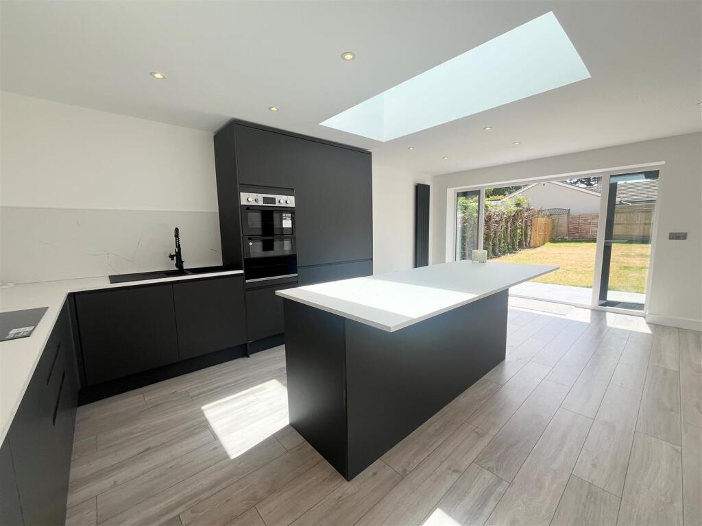 2. Kitchen.jpg