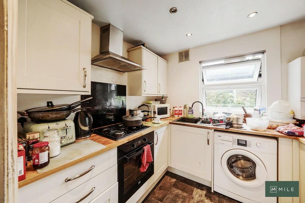 36b Casselden Roa...
