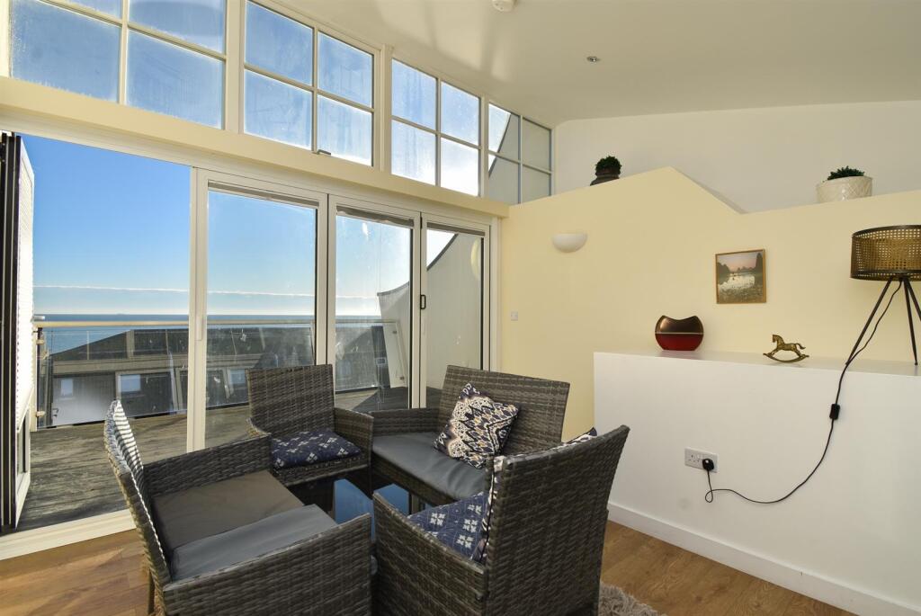 Dining room/sun room