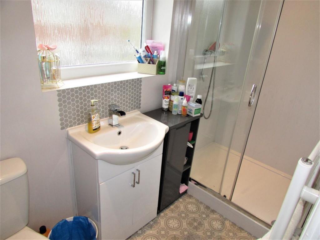 AshtonCres26ensuite.JPG
