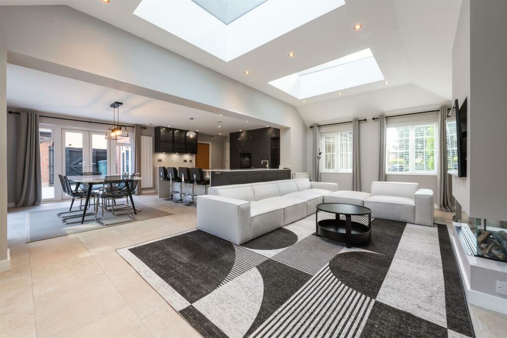 1 St Phillips Grove, Bentley Heath, B93 8FE_11.jpg