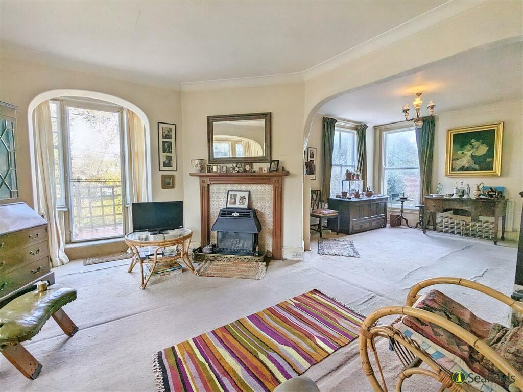 Sitting Room..jpg