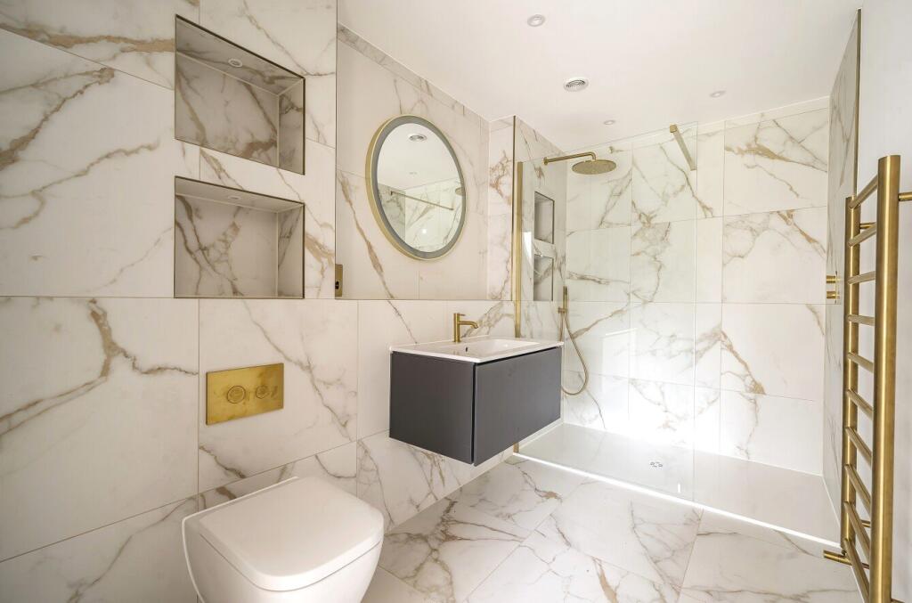 En Suite Shower Room