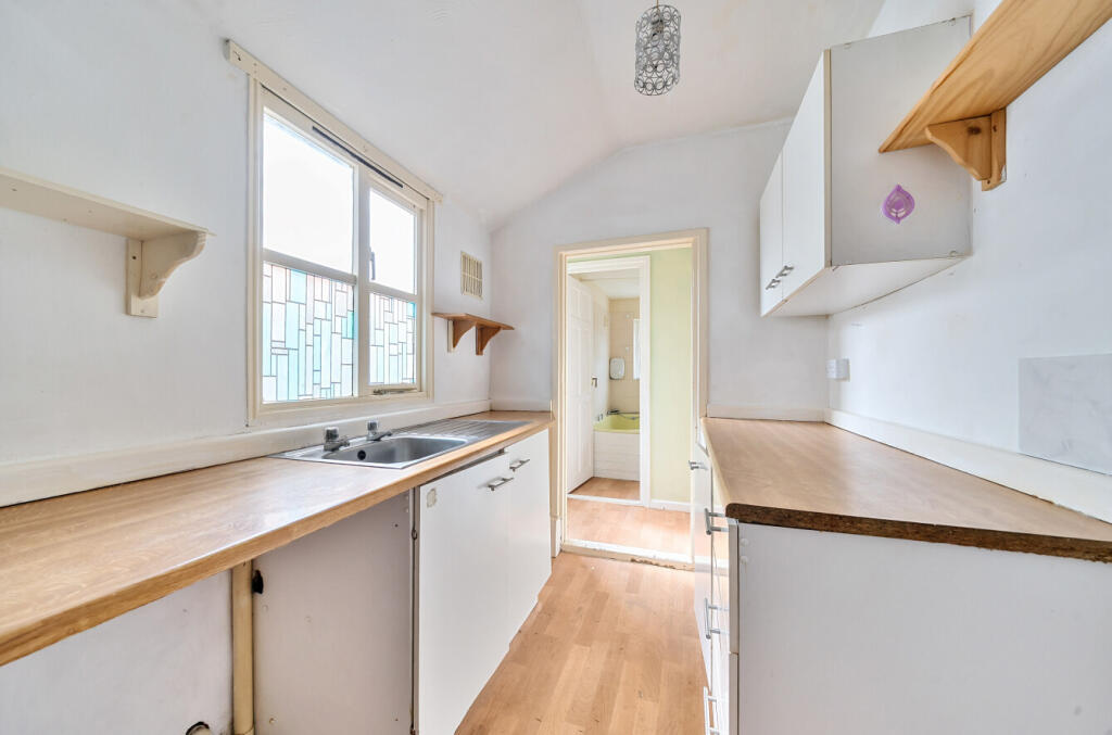 1311771-3-684d988...