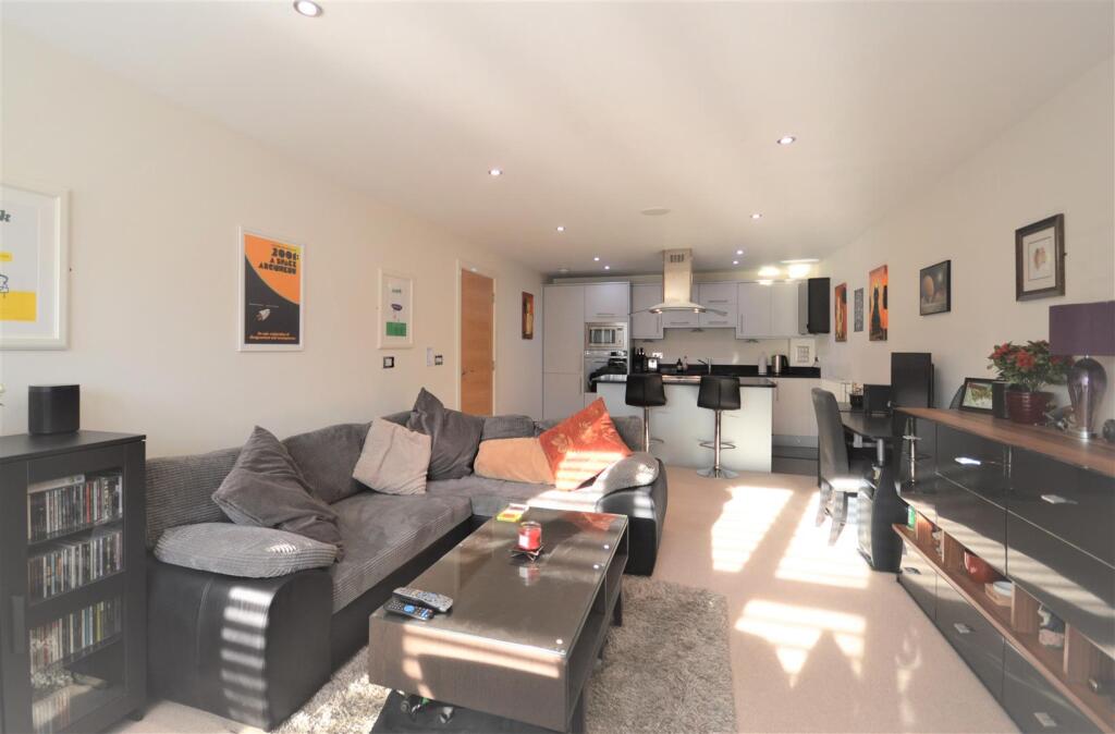 Living Room 11.jpg