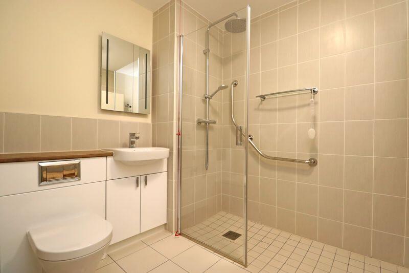 EN SUITE