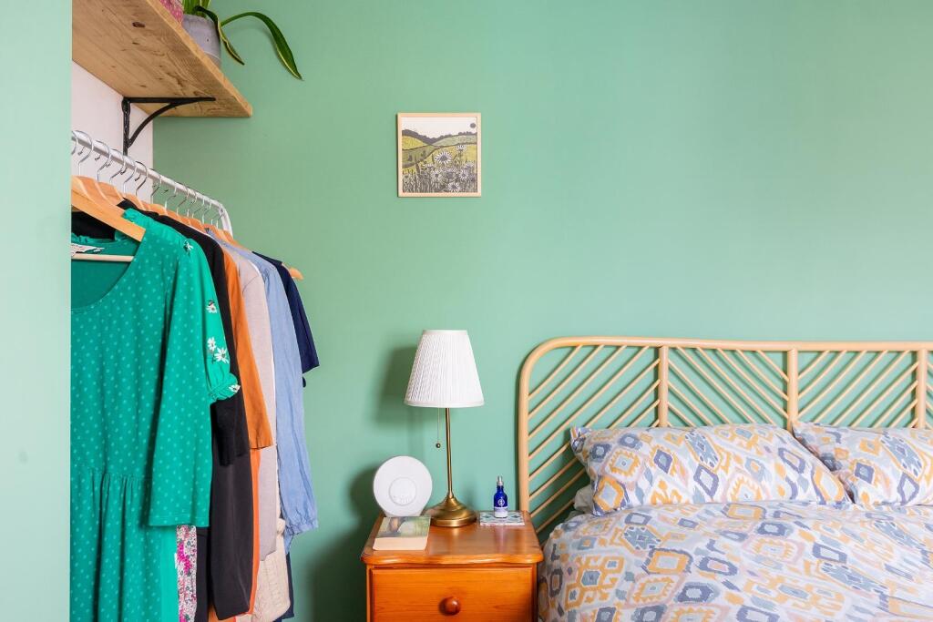 2W0SEN - Bedroom A.jpg