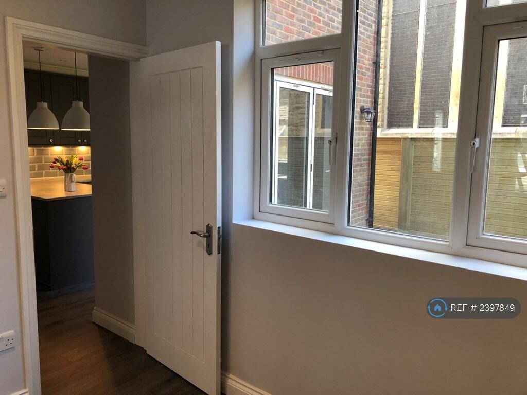 Living Room Through To Kitchen
