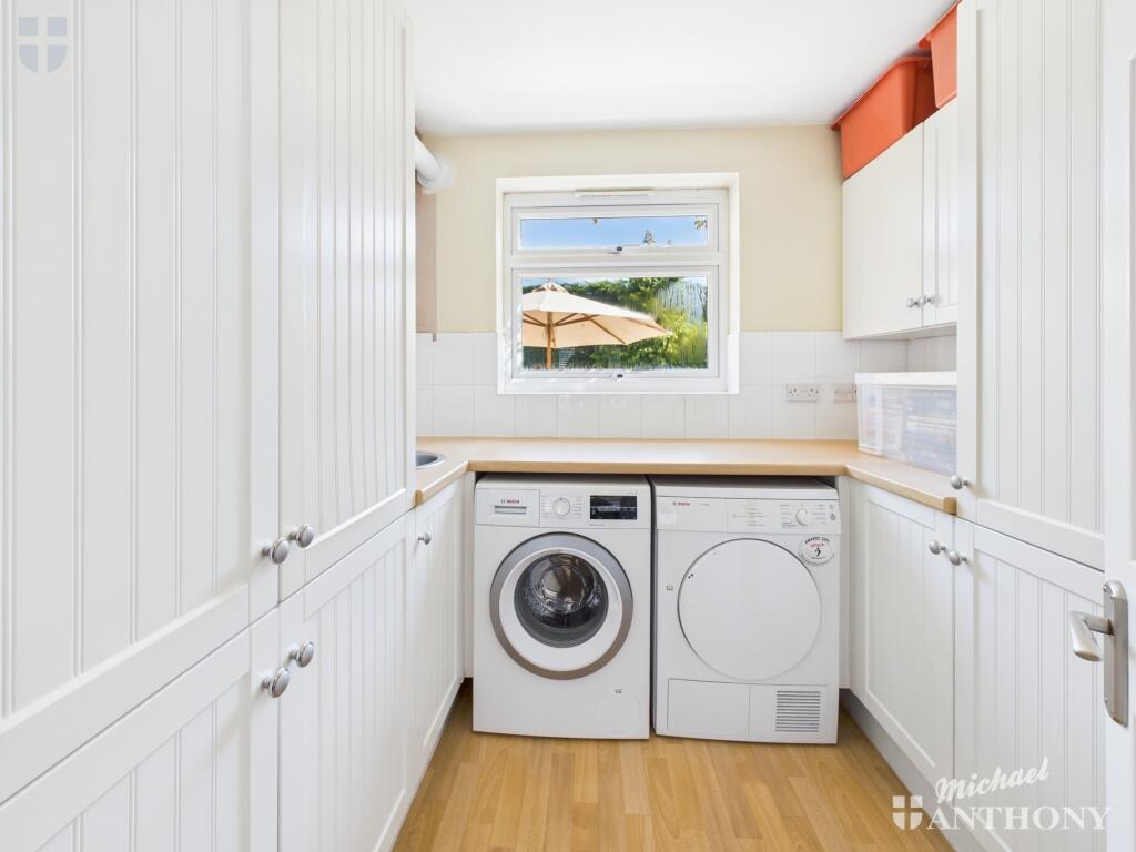 CAM03852G0-PR0243-STILL014