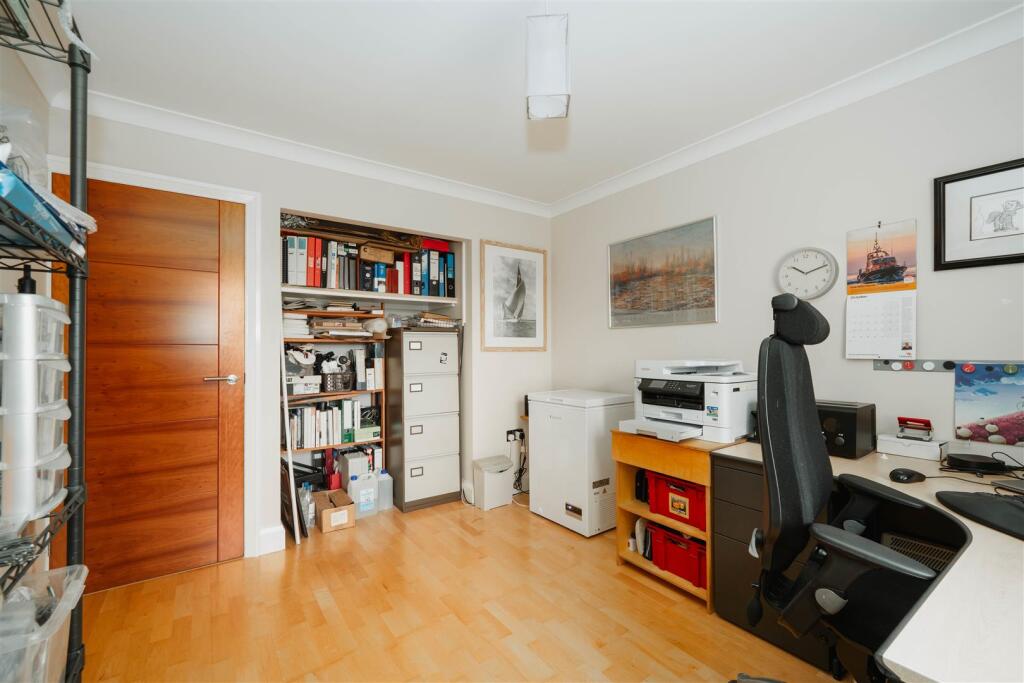 Bedroom3-3.jpg