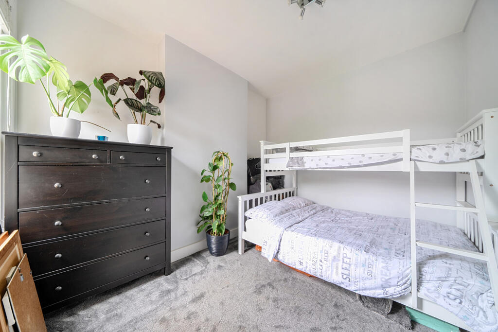 1301165-16-6841cd...