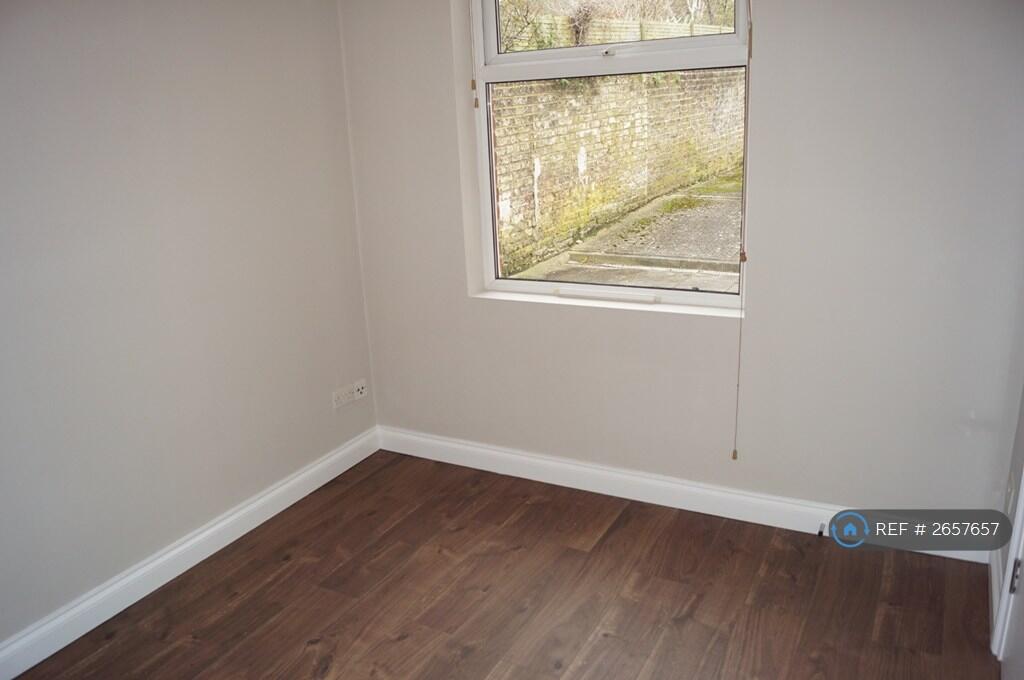 Bedroom Photo 4