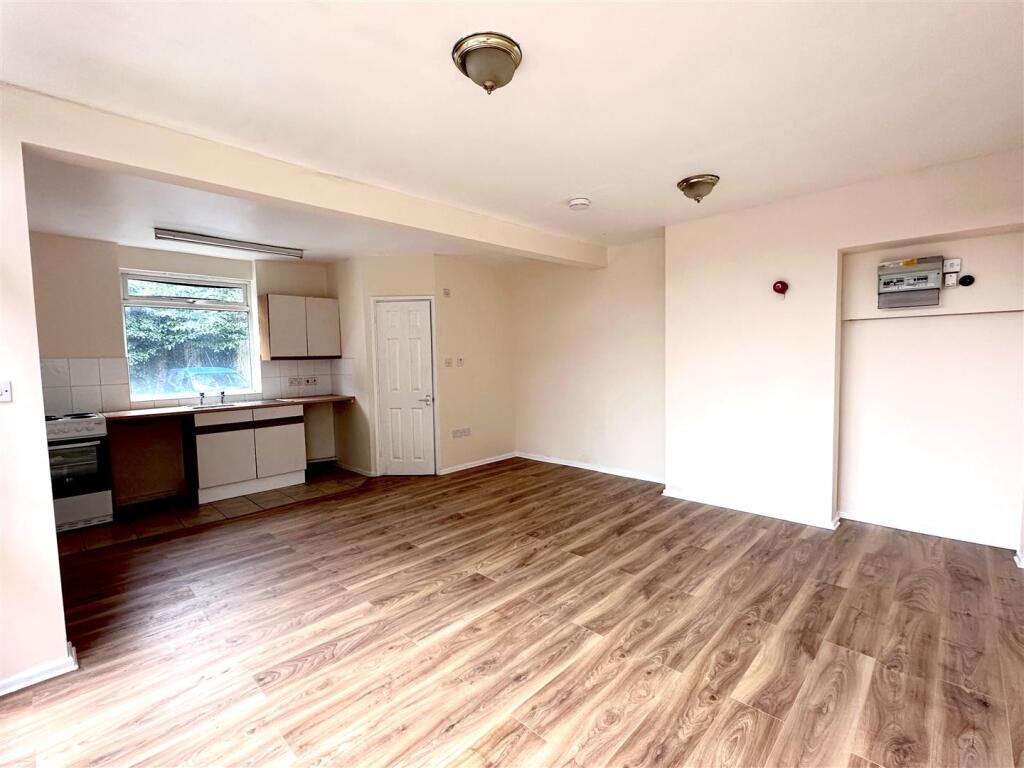 Living Bedroom 2.jpg