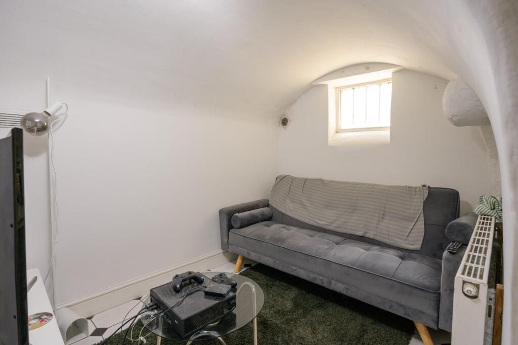 1  1a Montpelier BA1 2RF-21.jpg