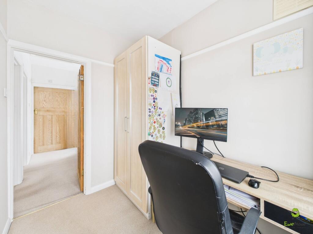 CAM03779G0-PR0289-STILL043