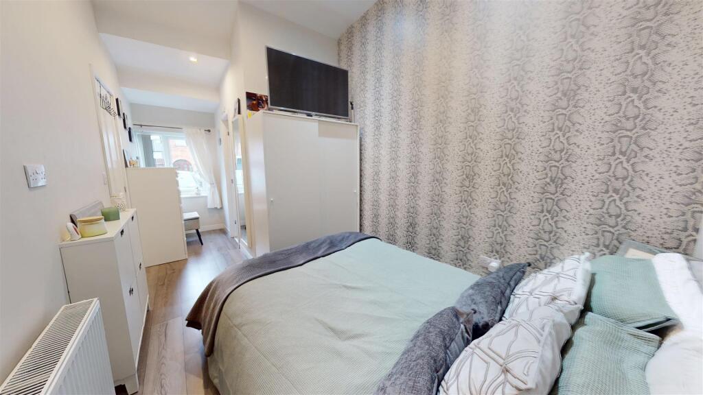 Carmelite Crescent Bedroom