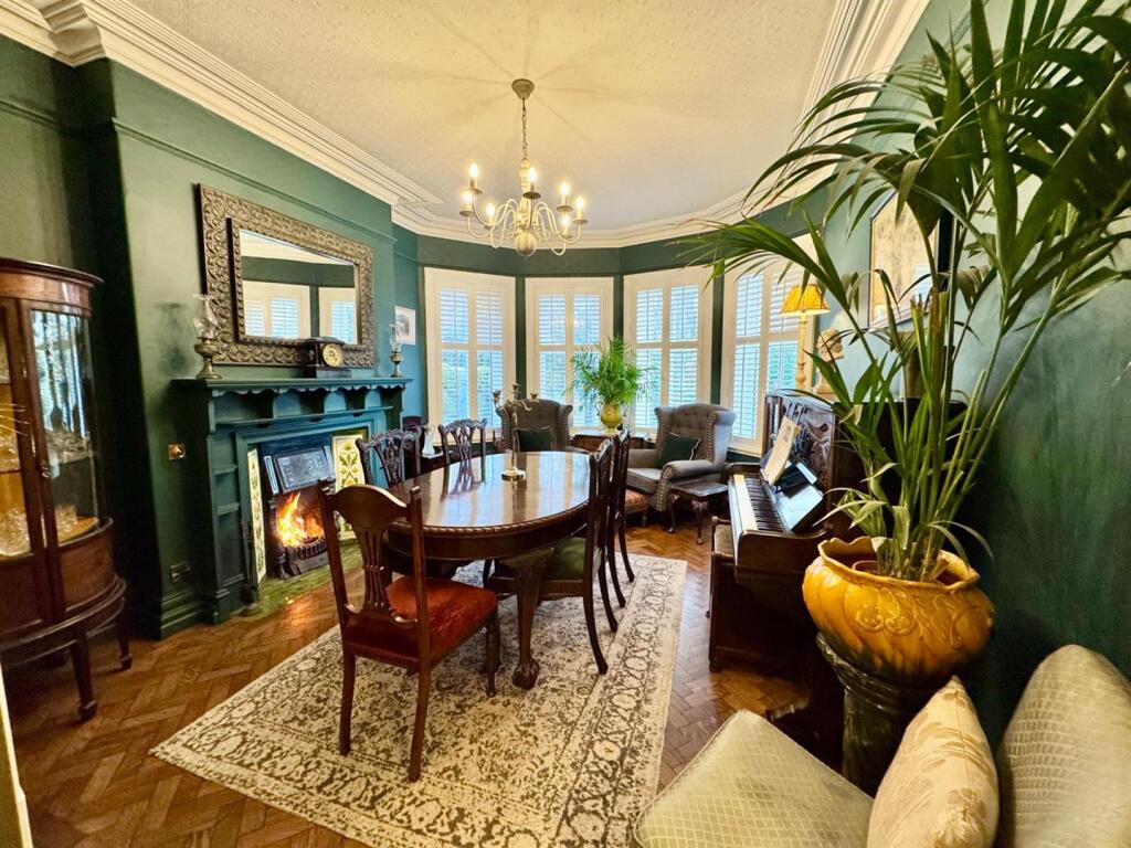 PHOTO-2025-11-19-17-59-55 (5).jpg