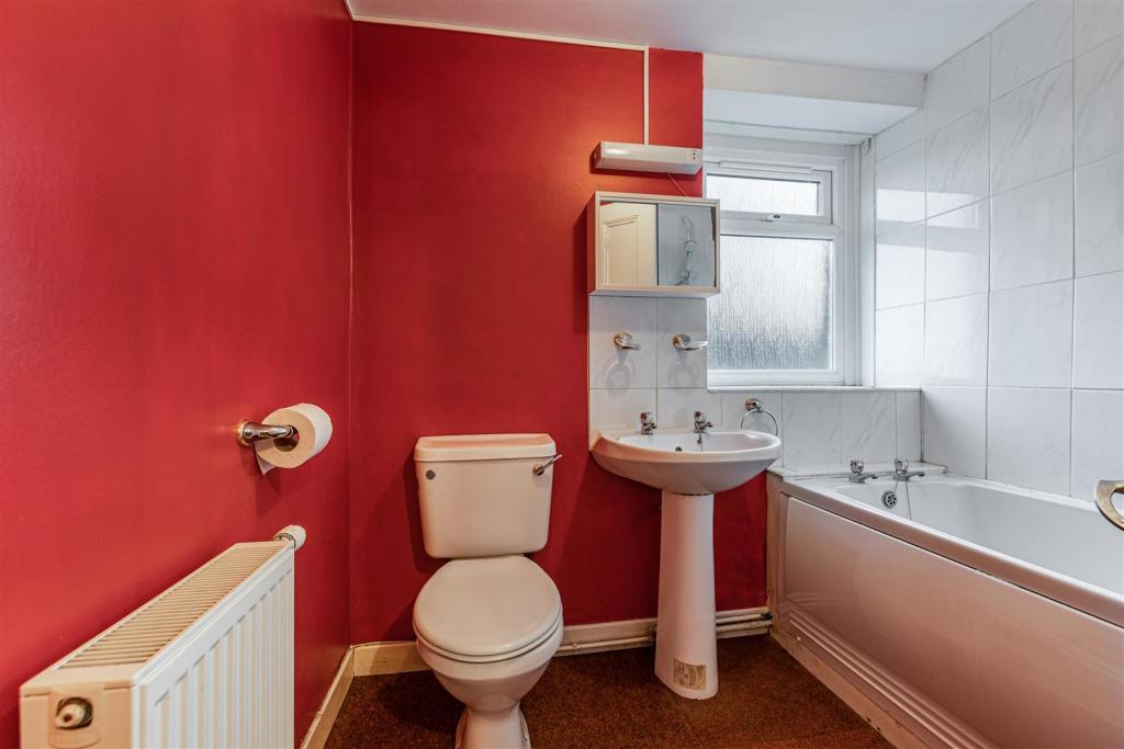 20 Forest Road Selkirk 19.JPG