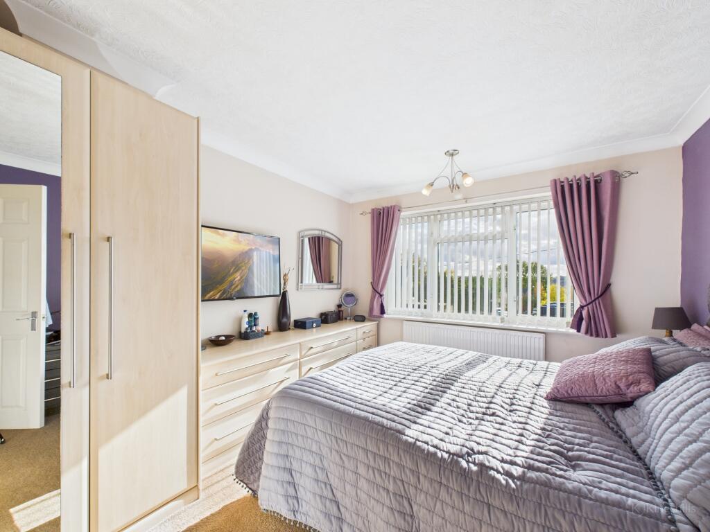 CAM02136G0-PR0484-STILL005