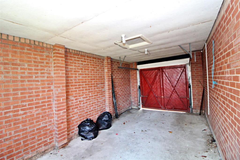 Garage.JPG