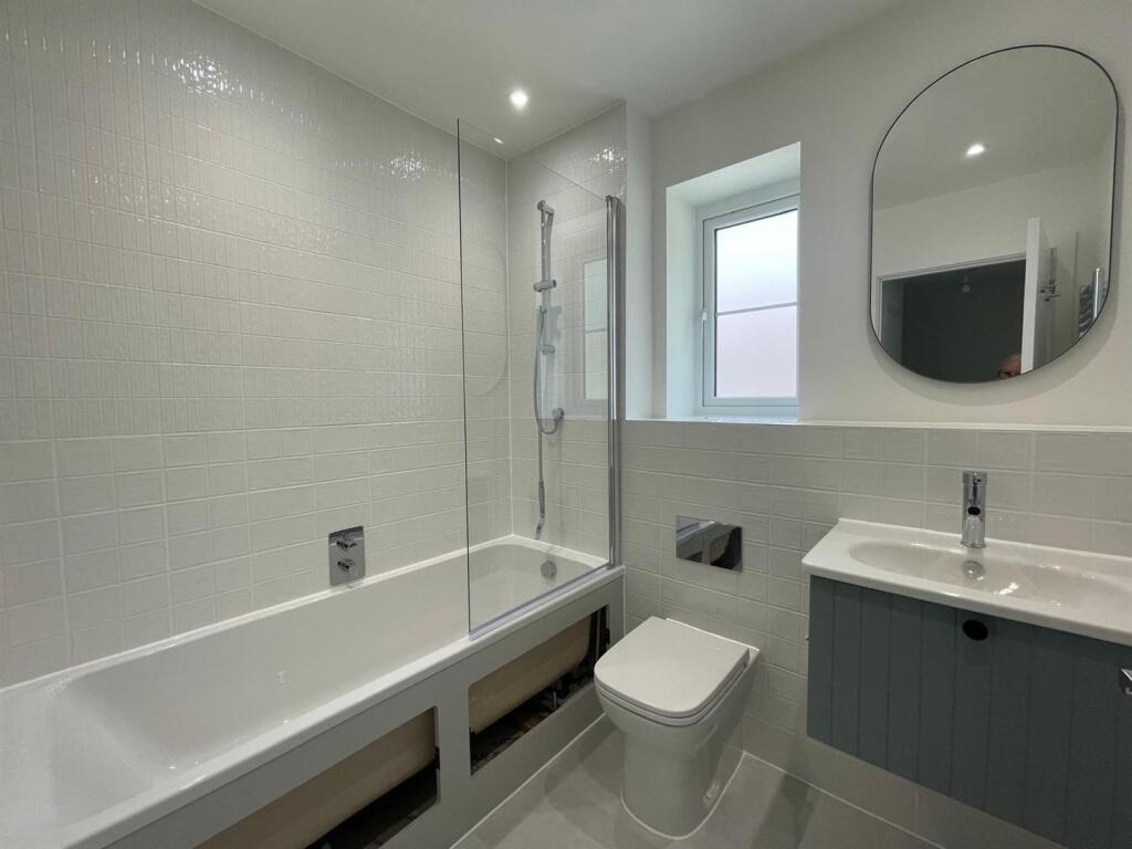 Family bathroom.jpg