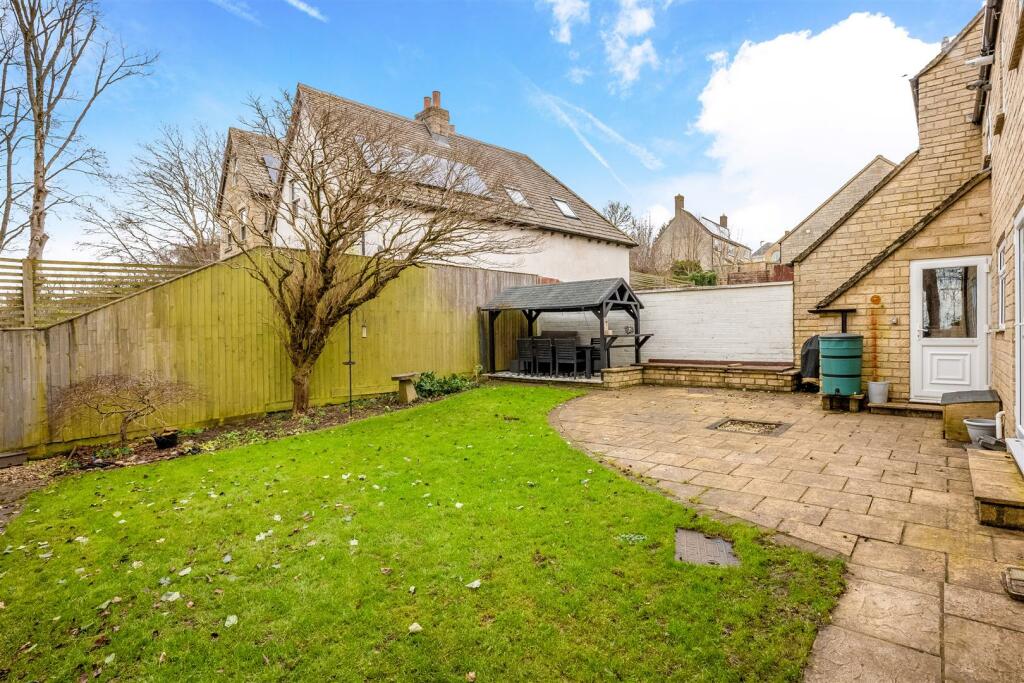 15 Withers Way-13.jpg