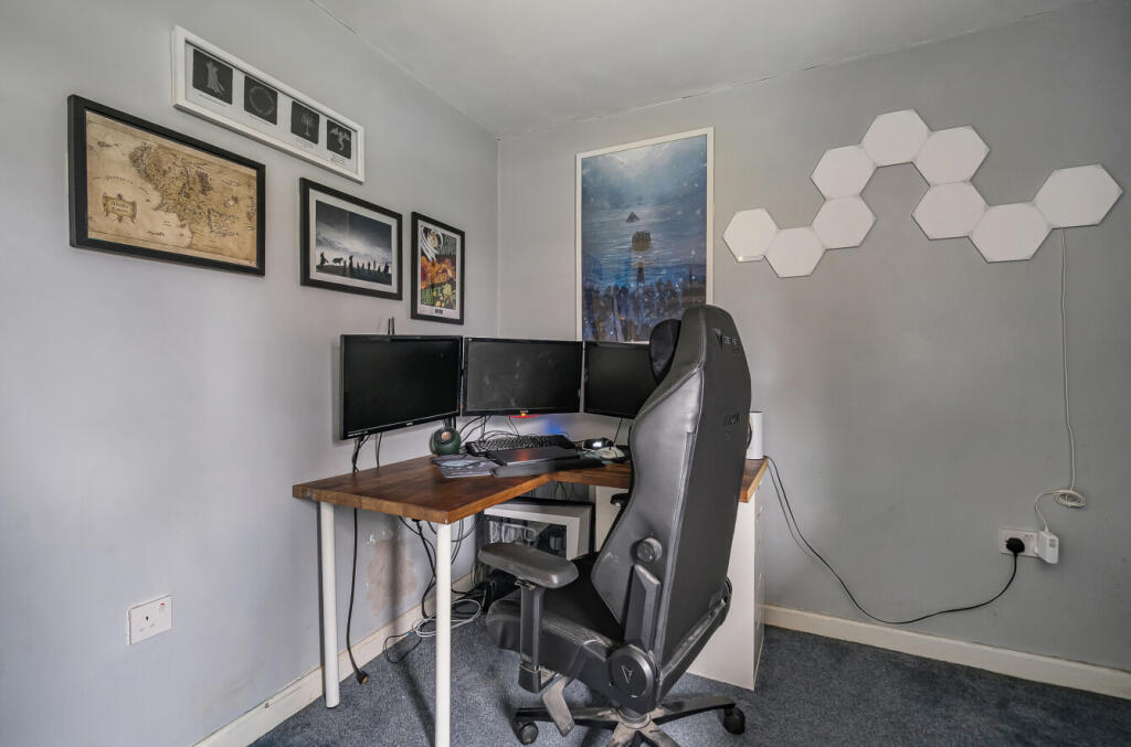 1383717-11-692db2...