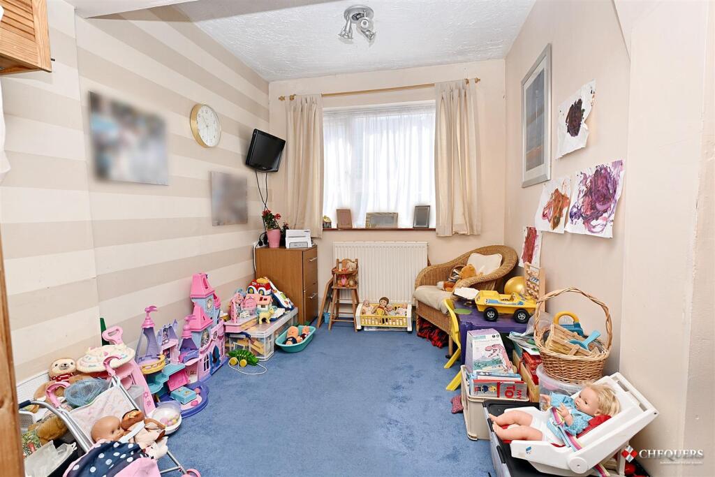 Family room/ Bedroom 5