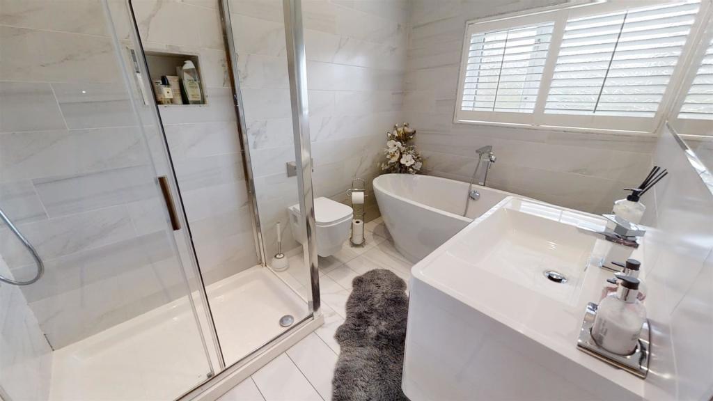 bathroom .jpg