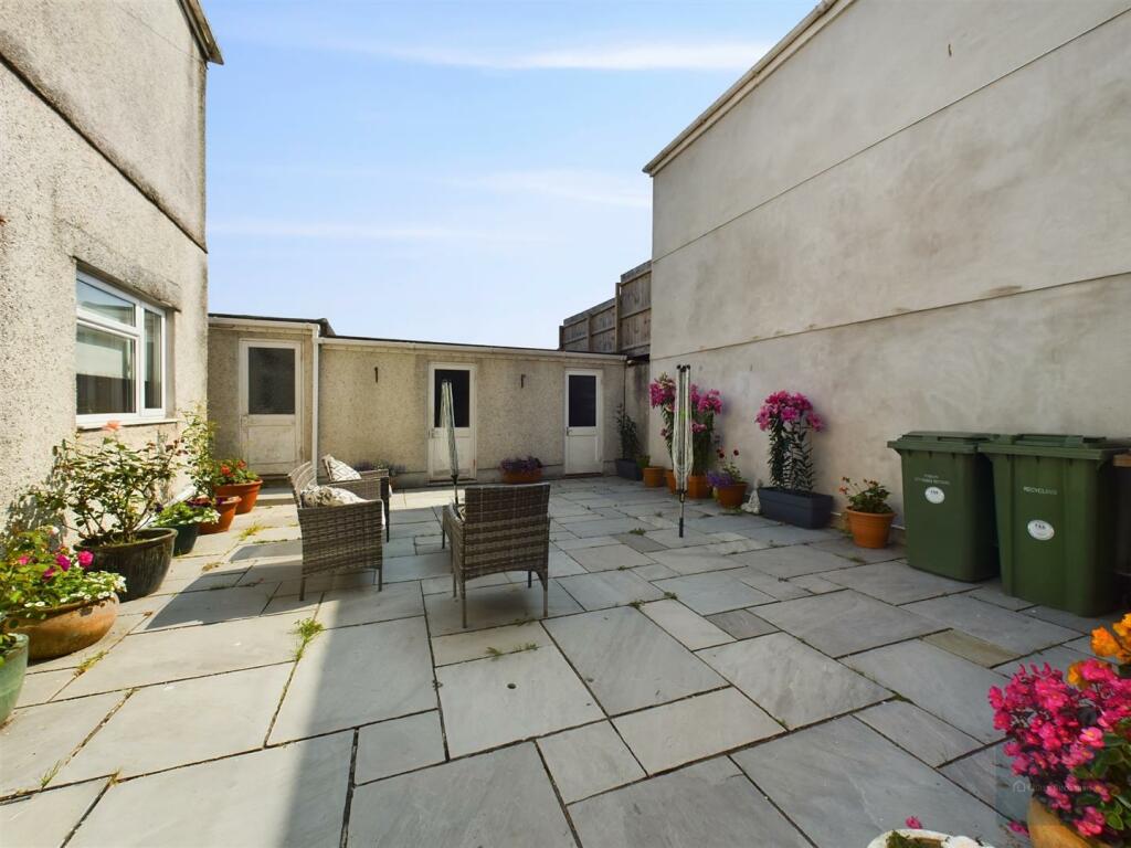 CAM02549G0-PR0182-ST