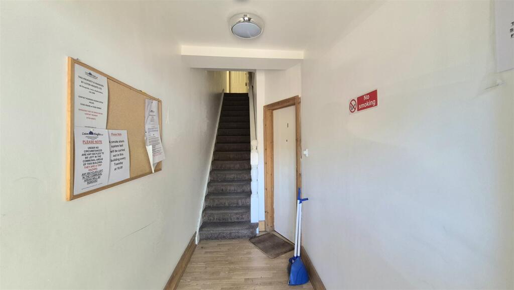 COMMUNAL ENTRANCE