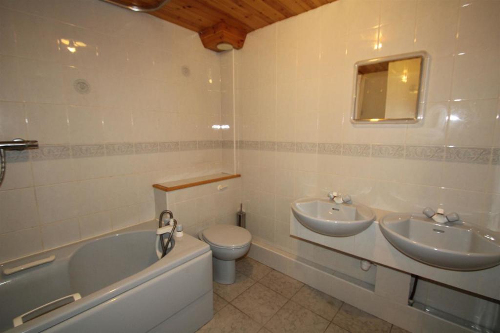 En Suite Bathroom 3
