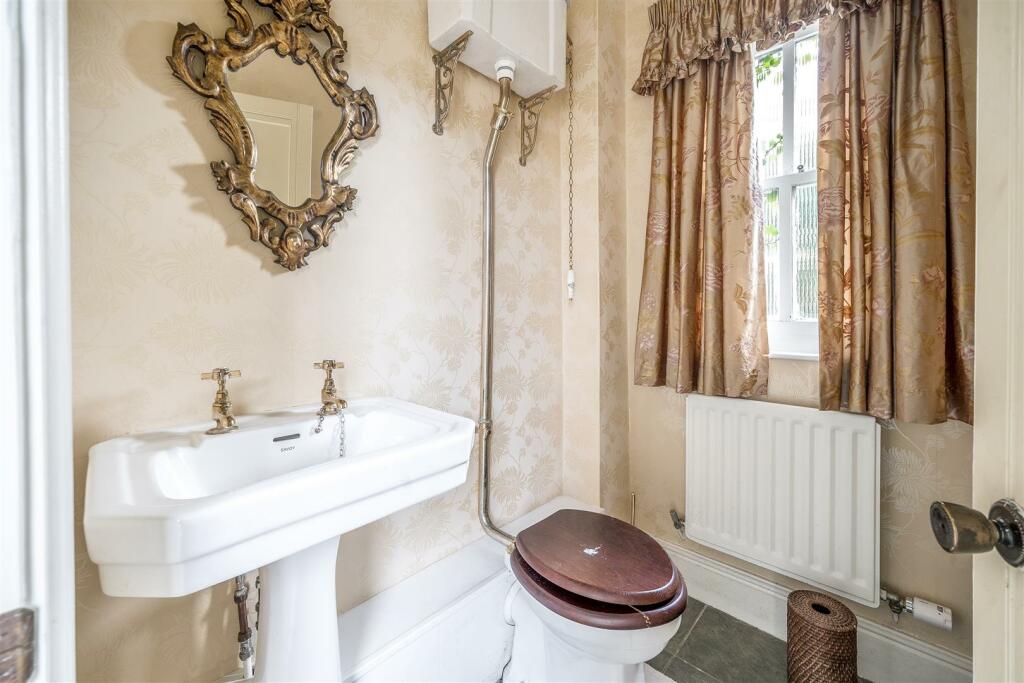 CLOAKROOM