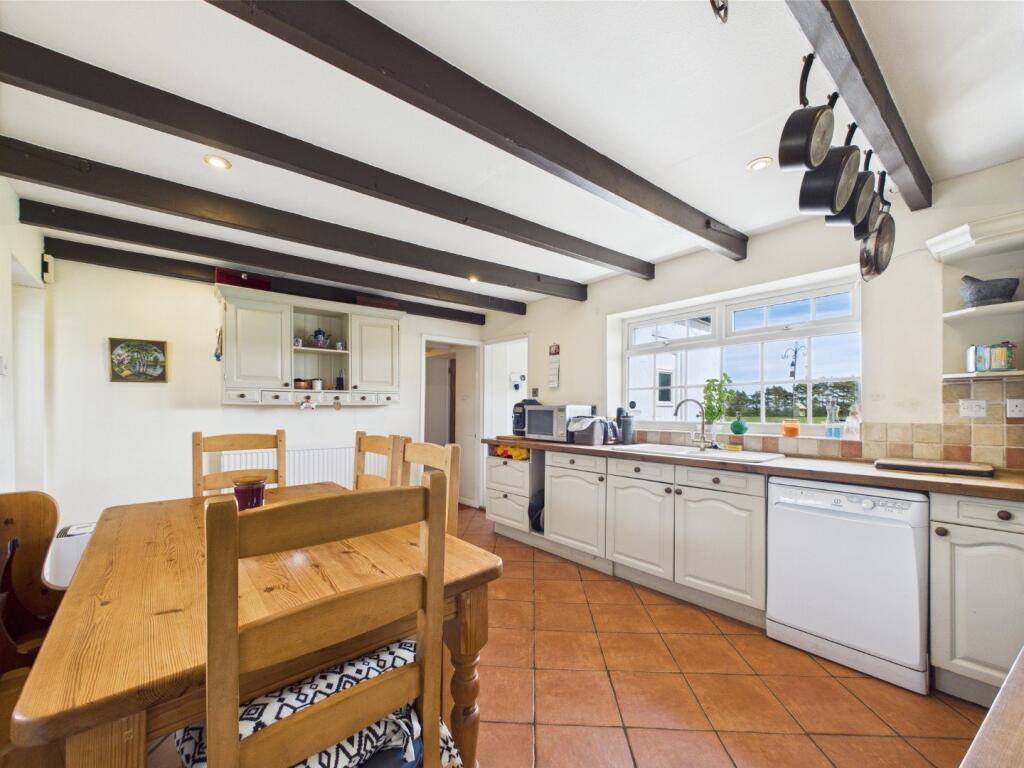 Kitchen/Breakfast Area