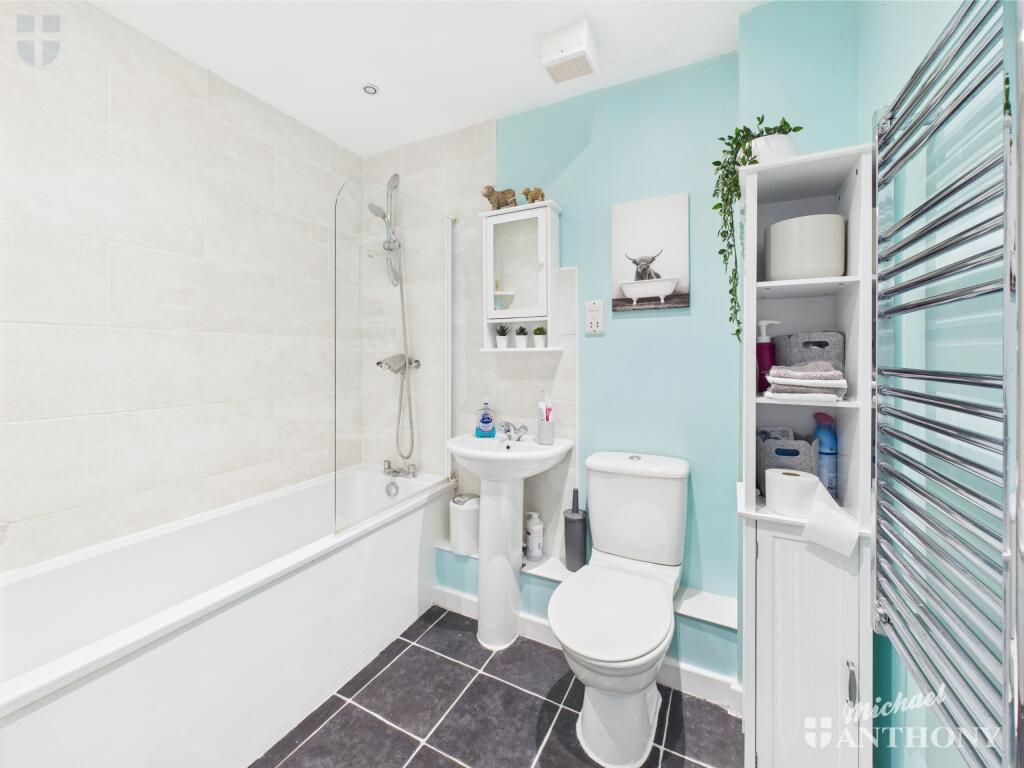 CAM03852G0-PR0284-STILL001