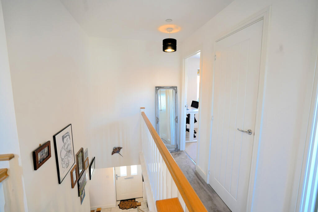 Upstairs Hallway P1.jpeg