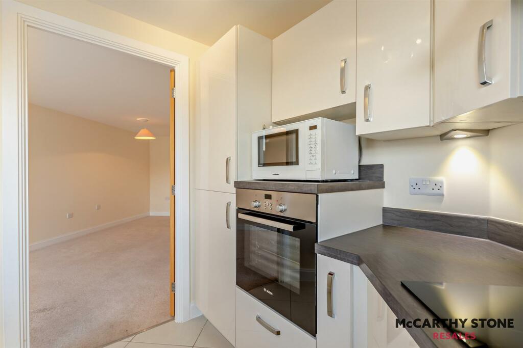 Kitchen: