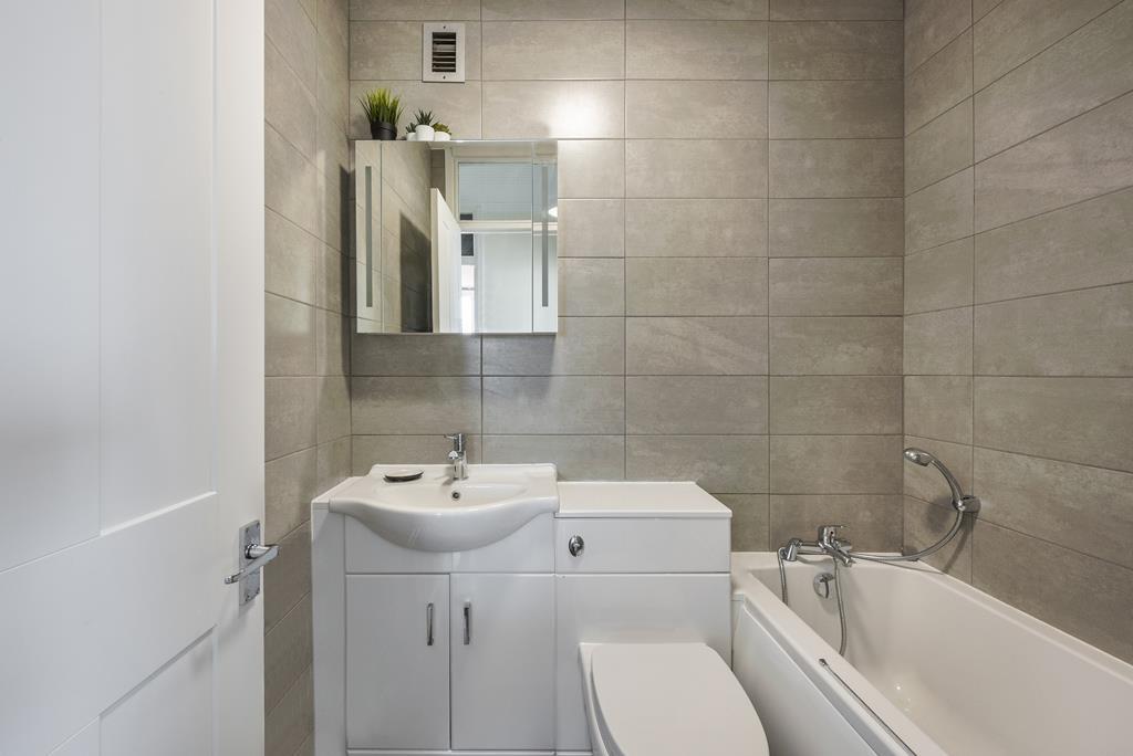 bathroom (2).jpg