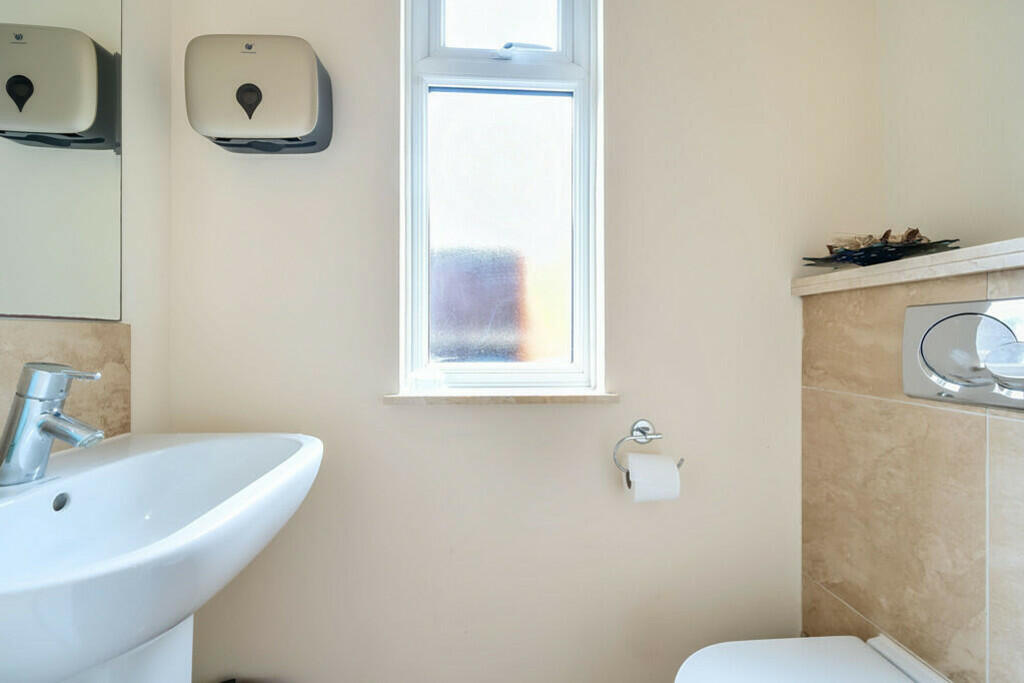 10776_HRW210453_I...