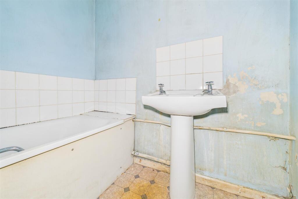 Flat 1, 2 Fountain Buildings, Walcot, Bath BA1 5DU