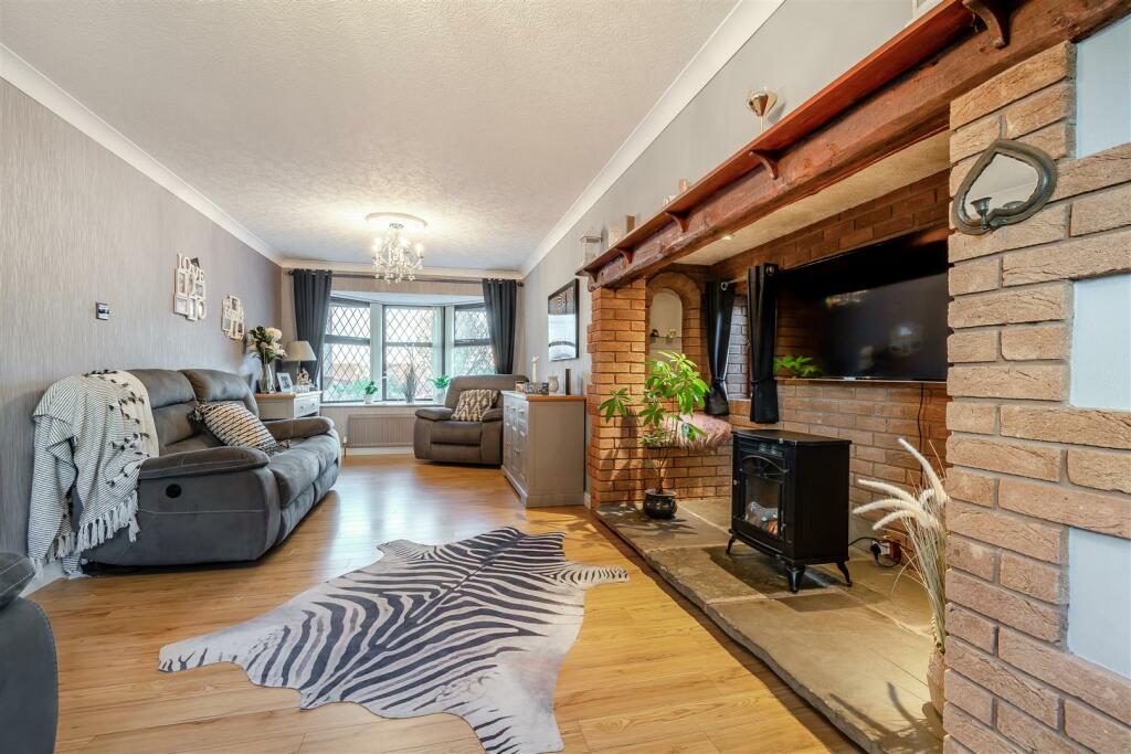 8576940-interior10.jpg